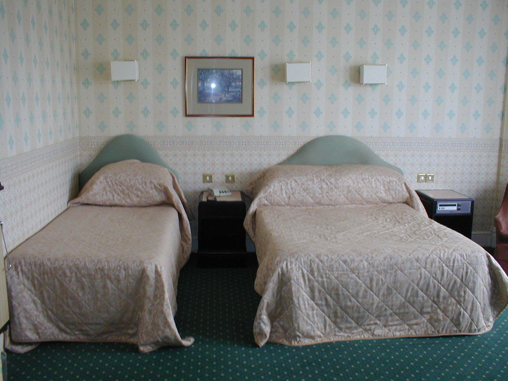 Glen Usk Hotel Llandrindod Wells Eksteriør billede